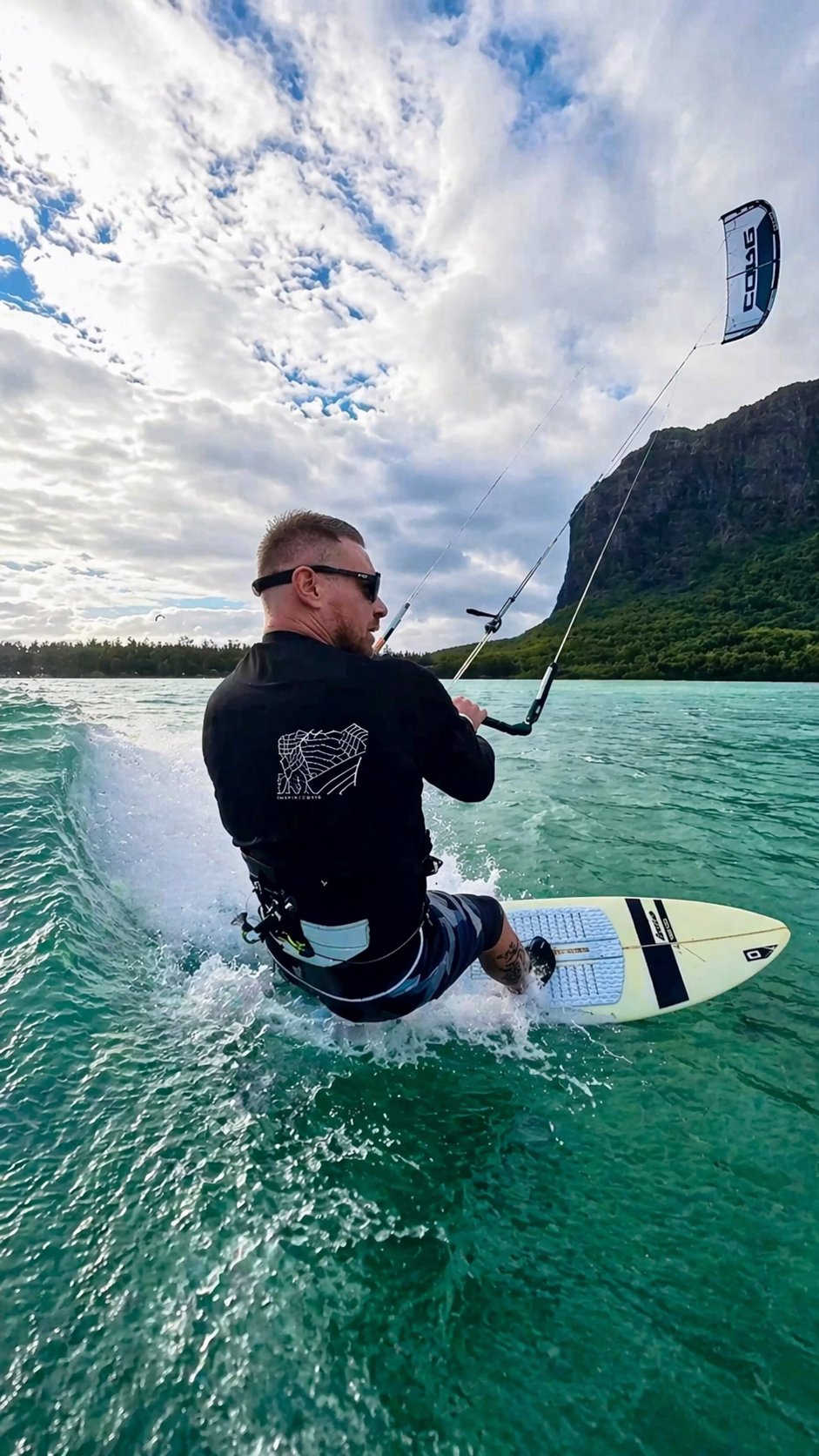 Fabian Fitzner kitesurfing
